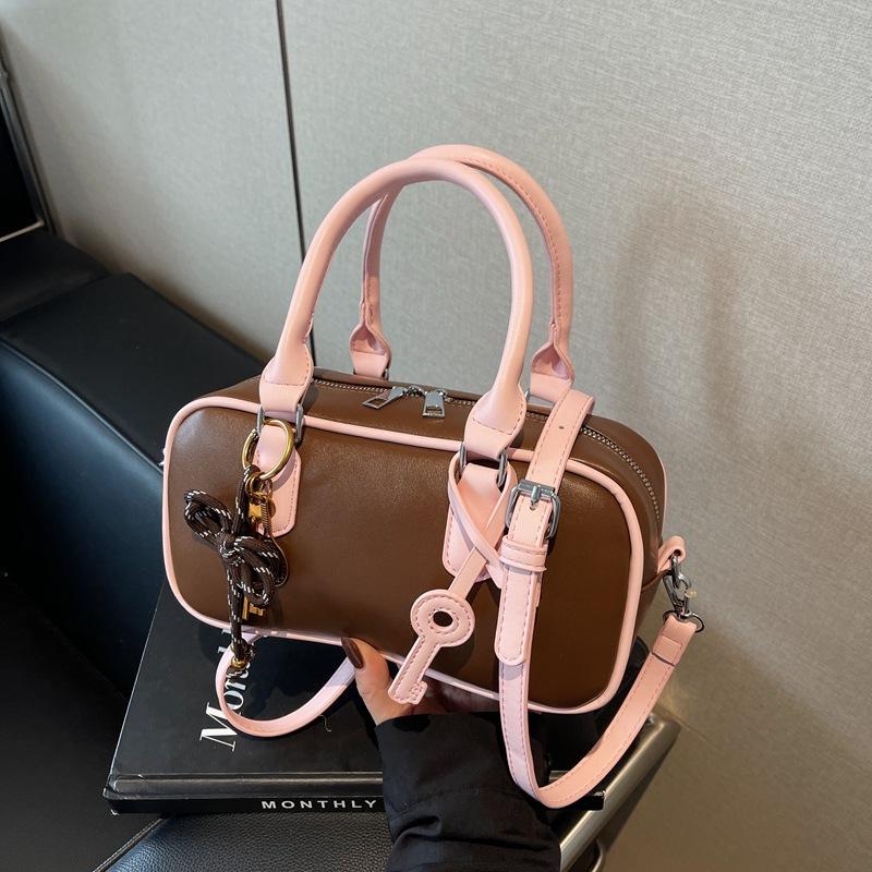 Hand carry baseball bag women's retro versatile shoulder bag autumn and winter niche high-end casual women's bag