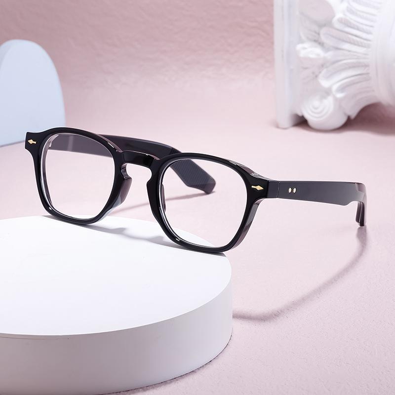 Men With Plain Round Frame Glasses Can Be Equipped With Myopia Optical Frames, And Men With Flat Glasses.