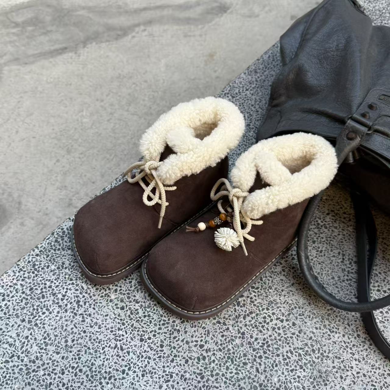 

Women s shoes winter fairy tale 2025 new winter velvet medium boots snow boots lamb wool version 39
