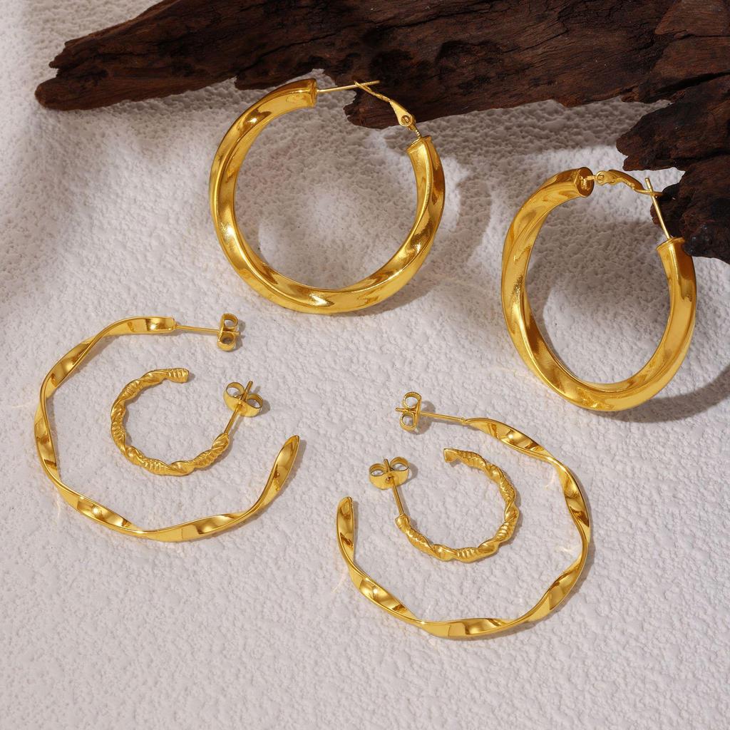 Qiong Yao Stainless Steel C-shaped Hoop Earrings, Fashionable 18K Gold-Plated, Exaggerated Design