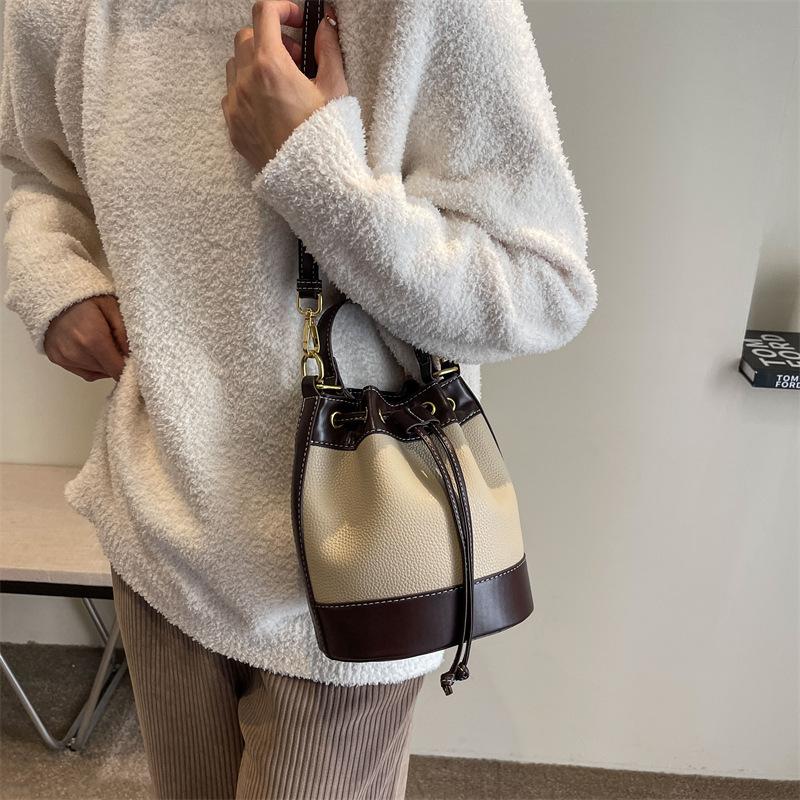 Fashion versatile bucket bag women's 2025 new retro handbag commuter casual bundle messenger bag bag