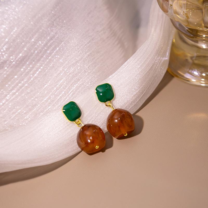 Caramel Milk Tea Earrings Autumn And Winter Acrylic Contrasting Color Resin Smudging Three-Dimensional Earrings Retro Style