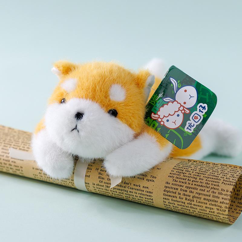 The new cute palm treasure, the little yellow duck doll doll, the car ornament accompanies the doll and gives children gifts.