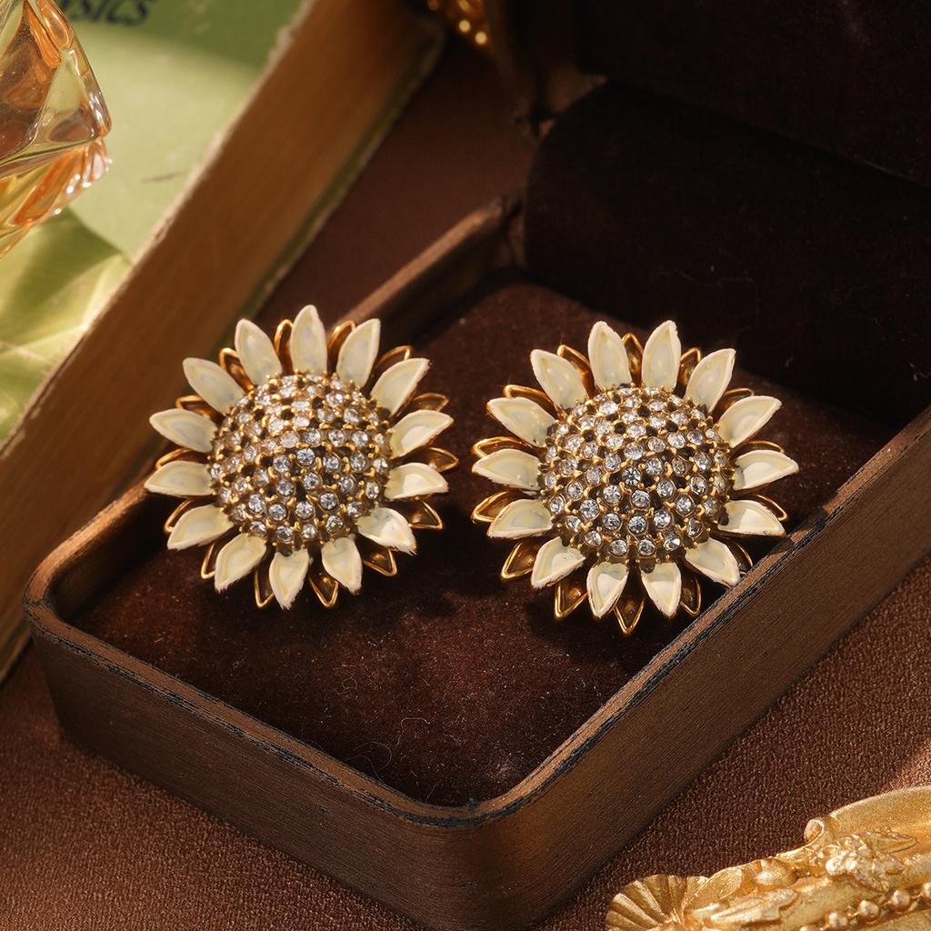 Vintage flower fringed stud earrings medieval vintage niche ring pearl premium earrings light luxury ear jewelry