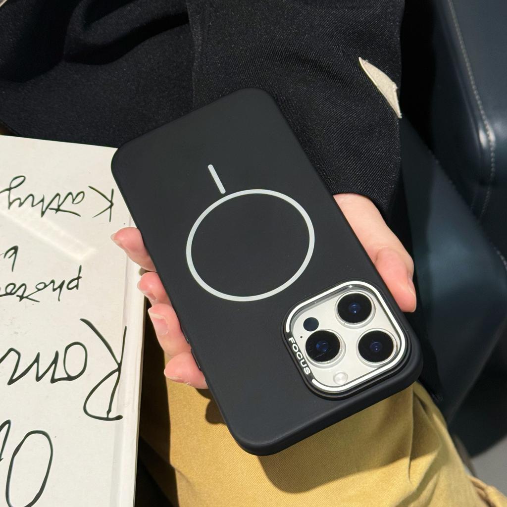 It Is Suitable for The Dual-color Lens of Apple IP16pro and Features A Super Magnetic Phone Case That Imitates The Original Liquid Silicone