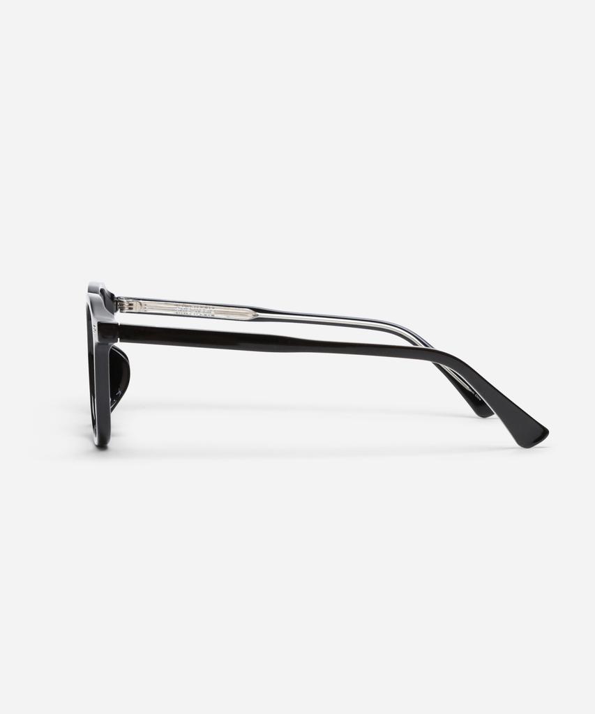 Neotelia Gati · Black
