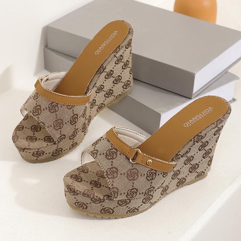 Pantofole con zeppa di design Sandali con zeppa estivi da donna con plateau grosso Sandali da donna con tacco alto taglie forti Scarpe da spiaggia