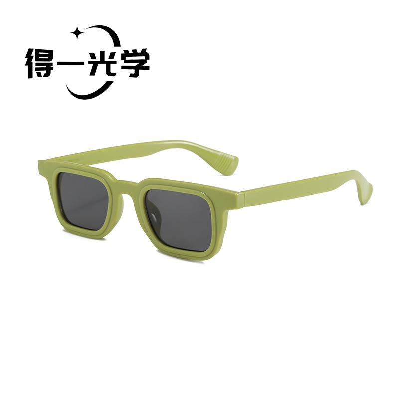 New retro fashion small square sunglasses, European and American trend flat glasses, new ins wind shading sunglasses