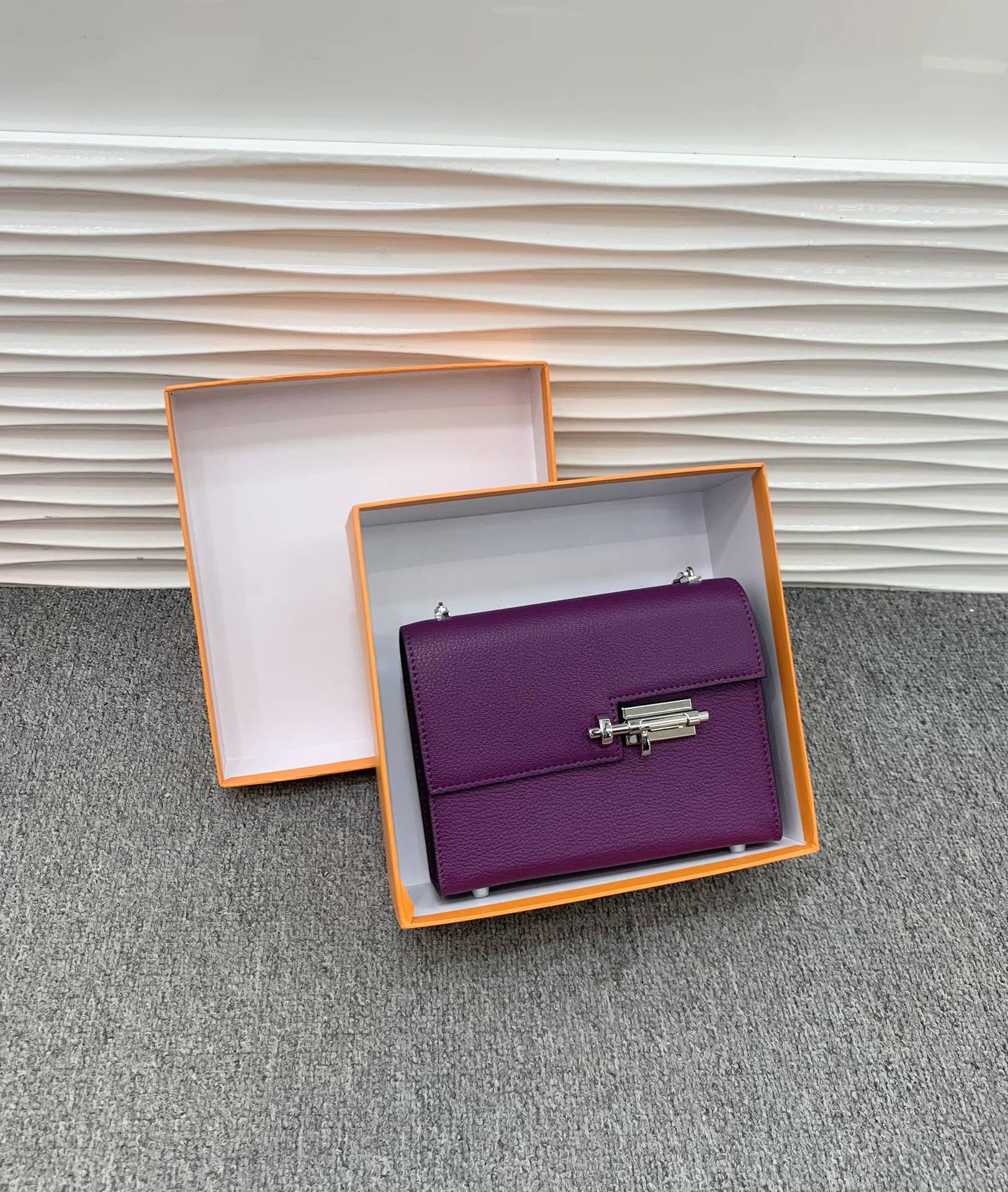 

Шкіряна міні-сумка на ланцюжку з візерунком під ящірку - Модна, універсальна та стильна квадратна сумка