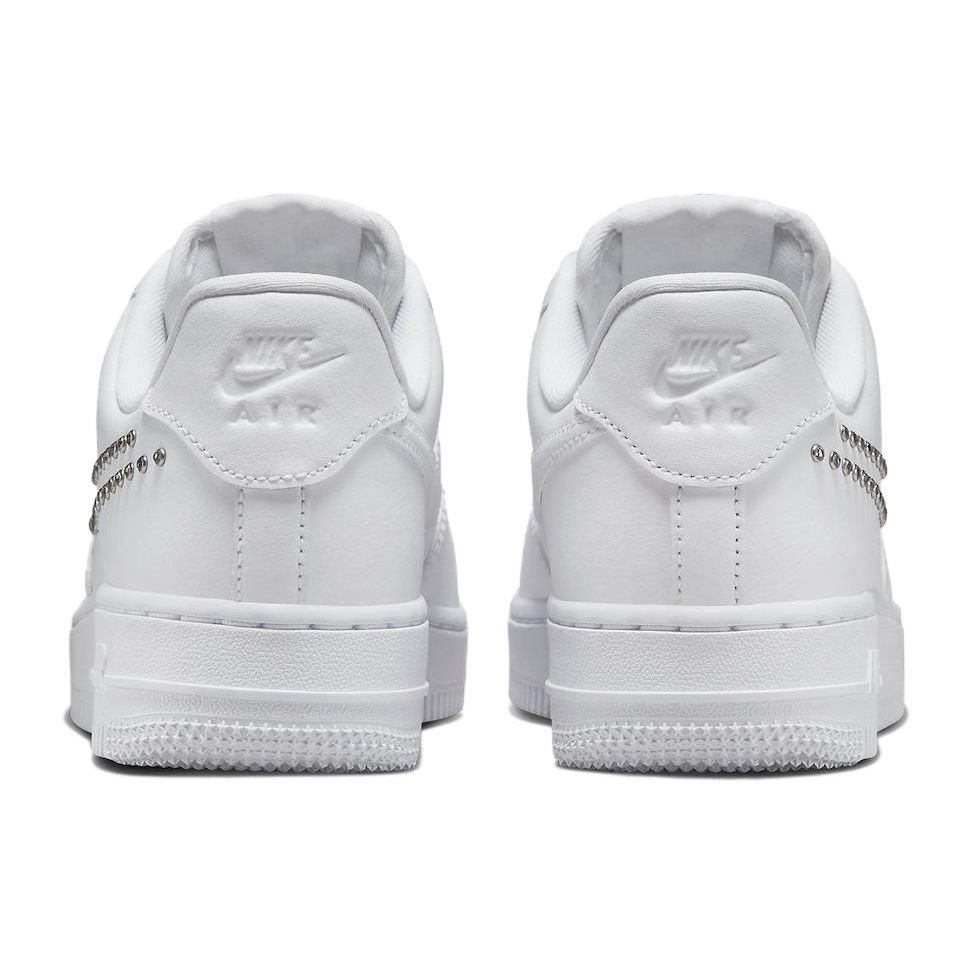 Nike Sneakers da Donna Air Force 1 07 Swoosh Borchiato Bianco Argento Metallizzato Tinta Platino FQ8887-100