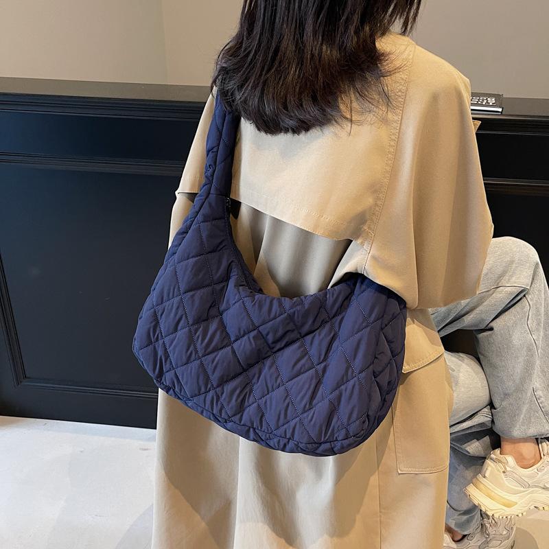 Autumn and winter new diamond shoulder bag casual women's messenger bag large capacity girls fashion casual round neck tote bag