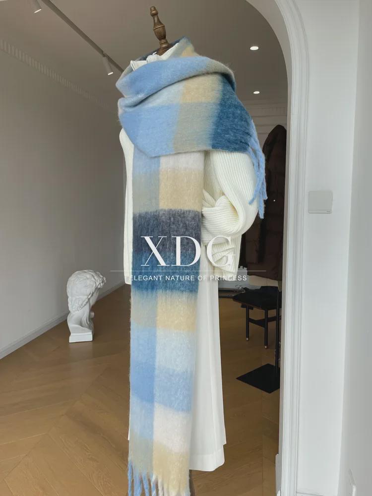 Elegant Gradient Plaid Velvet Shawl: Perfect for Autumn and Winter Travels