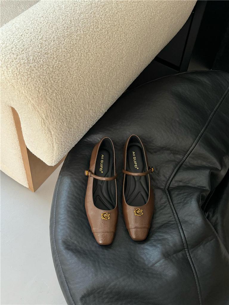 Inner Height Increase Small Fragrant Wind Single Shoes Women's 2025 Spring New Square Head Small Leather Shoes One-word Buckle Camellia Mary Jane Sho