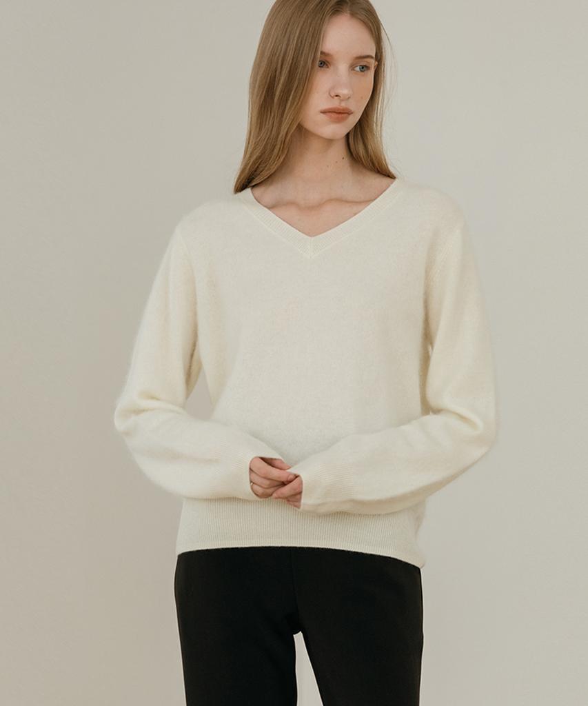 Akitaipeu 100% Wool Brushed V-Neck Knit_Ivory
