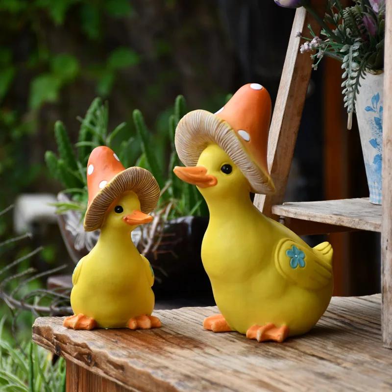 Mushroom Straw Hat Small Yellow Duck Silicone mold Animal Duck Decor Statues Outdoor Courtyard Garden Landscape Home Decor