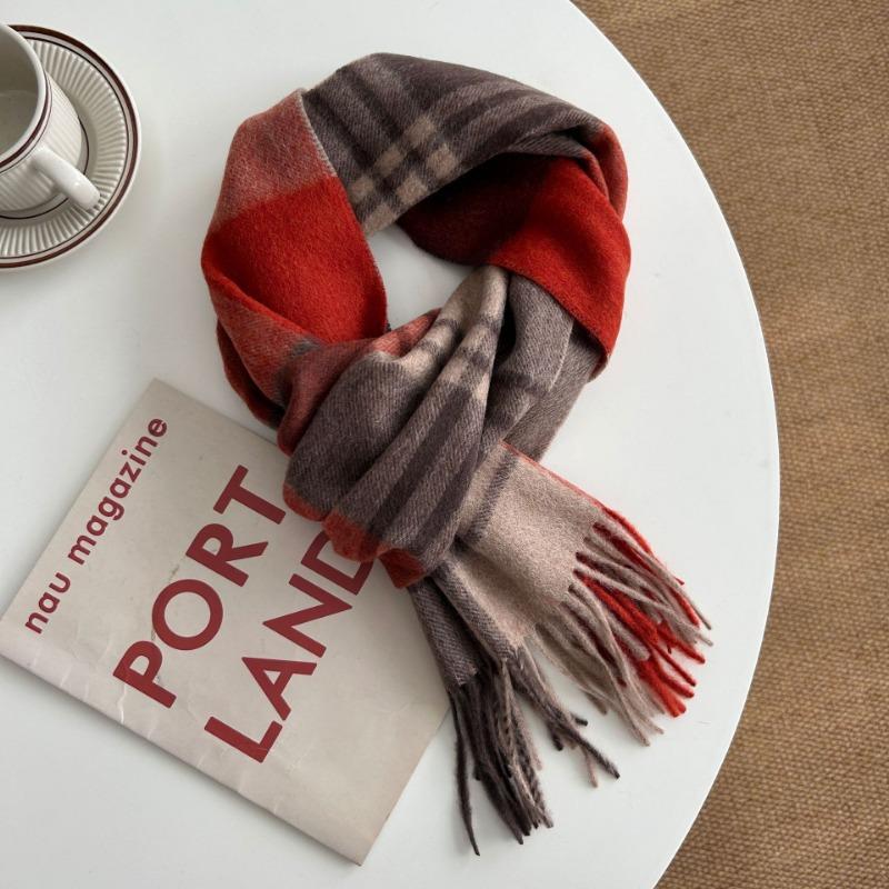 Selected 100 Small Wool Scarves Autumn and Winter Classic Plaid Scarves Unisex Warm Scarves