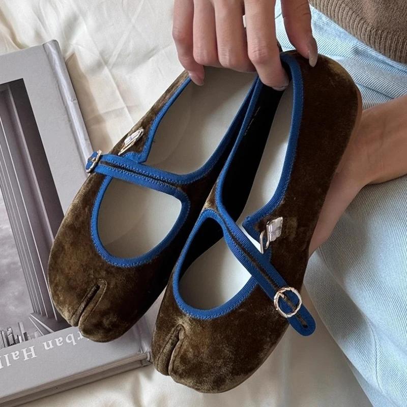 Scarpe Ballerine Tabi a Punta Divisa Donna Primavera Autunno Velluto Cinturino con Fibbia Mary Jane Eleganti Flanella Morbidi Mocassini da Donna