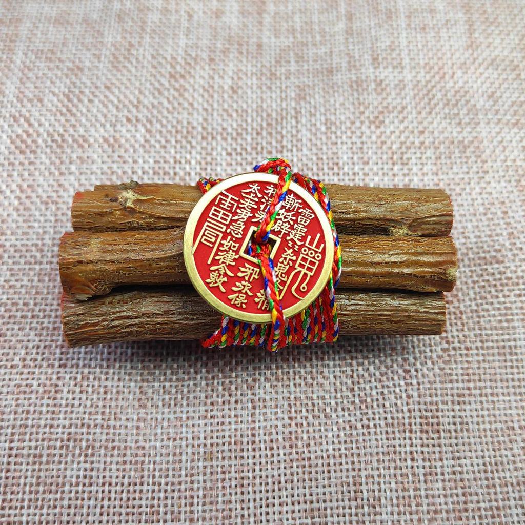 Peach Wood Five-Color Thread Pendant Set - 7 Pcs (7 cm) for Living Room or Bedroom Decor, Stress-Relief Charm