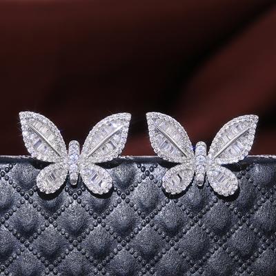 Huitan Delicato Orecchino a Lobo a Farfalla per Donna Pavé Completo di Pietre CZ Matrimonio Fidanzamento Festa Accessori Carini Orecchino Fiocco di Bellezza