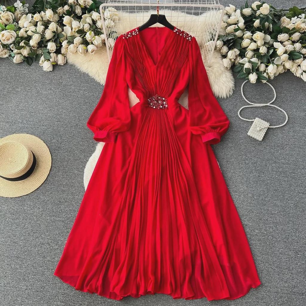 Elegant V-Neck Chiffon Dress with Waist-Cinching A-Line and Pleated Design