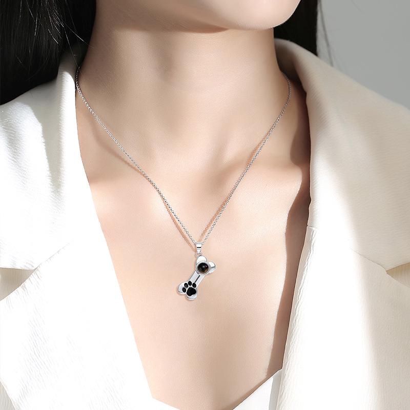 100 Languages 'I Love You' Projection Necklace with Dog Paw & Pet Imprint – A Unique Christmas Gift.
