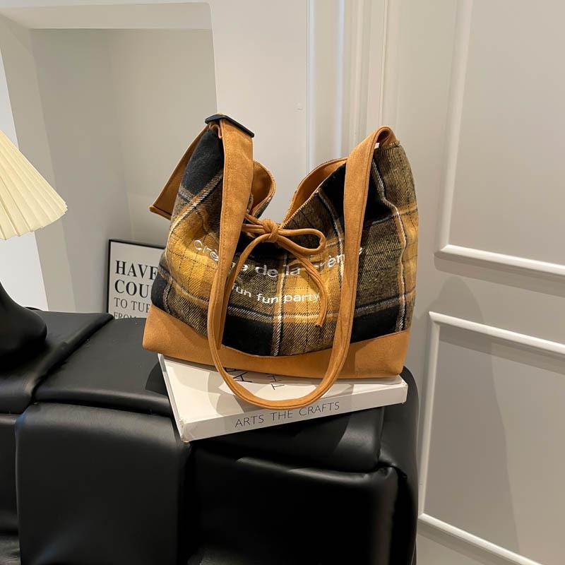 

Autumn and winter plaid fashion woolen bag suede vintage patchwork tote bag ins style one-shoulder crossbody bag commuter bag жёлтый