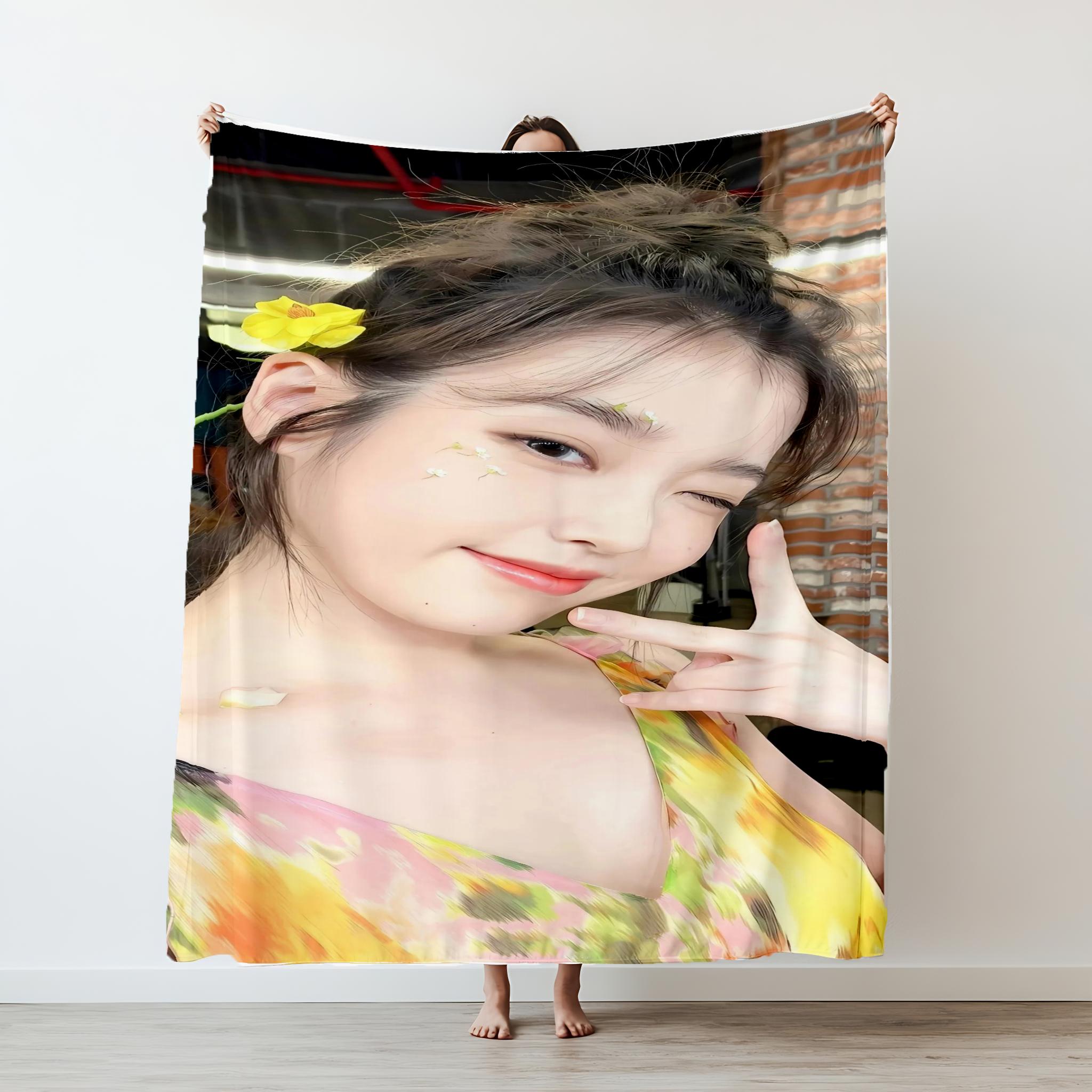 

Korean Female Star Modern IU 100% plush Blanket On For The Sofa/Bed/Car Portable 3D Blanket For Kid Home Textile Fabric 75x90cm