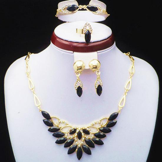 Gold-Plated Bridal Jewelry Set: Necklace, Earrings, Bracelet & Ring for Wedding or Evening Wear чёрный