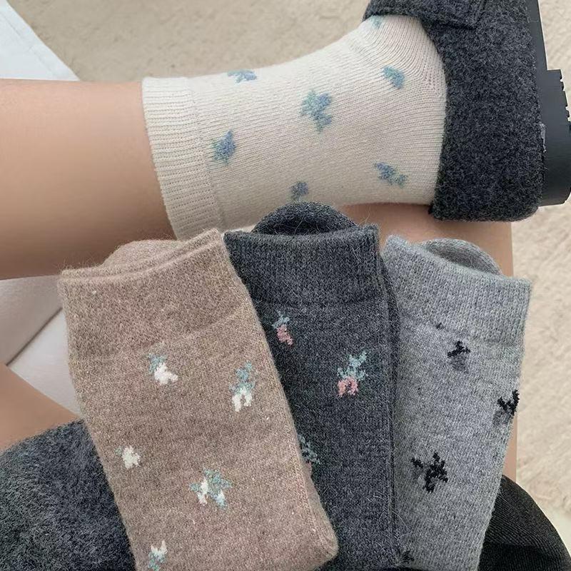 Floral Wool Socks, Women's Mid-calf Socks, Thick and Warm Long Socks for Autumn and Winter, Boneless Pile Fleece Socks