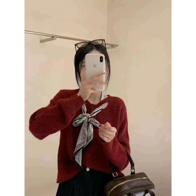 

Autumn and winter new fashion design sense niche knitted cardigan femininity elegant style with silk scarf sweater jacket красный