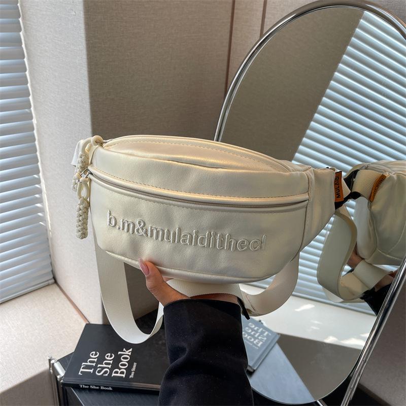 Popular niche silver bag women's new summer versatile messenger breast bag fashion mobile phone fanny pack