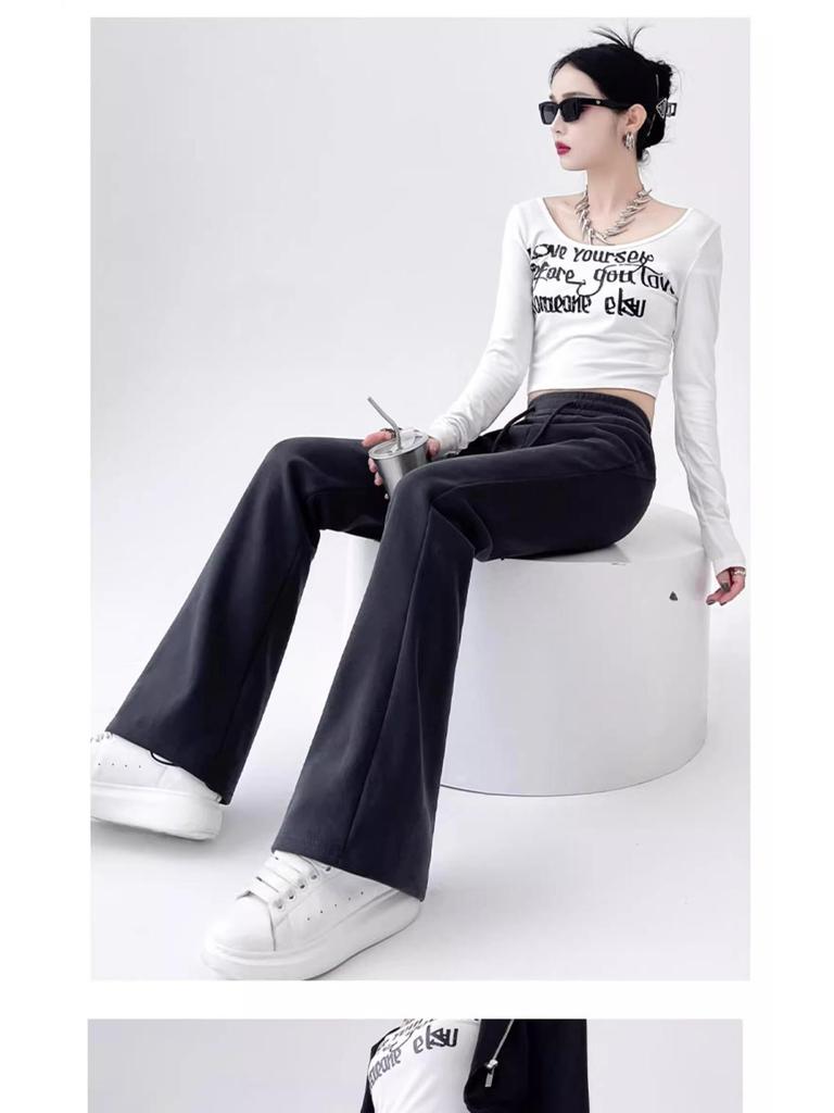 Damskie spodnie dresowe wyszczuplające z wysokim stanem, ze ściągaczem, mikro rozszerzane - Casualowe, podnoszące biodra, fason petite, wiosenny design