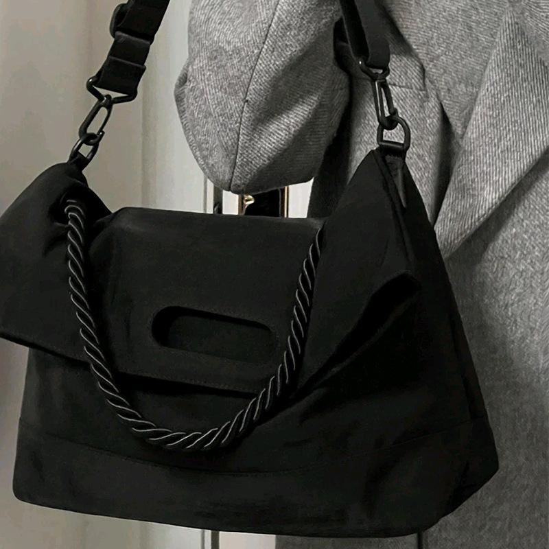 New Fashionable Black Messenger Bag Student Commuter Tote Bag