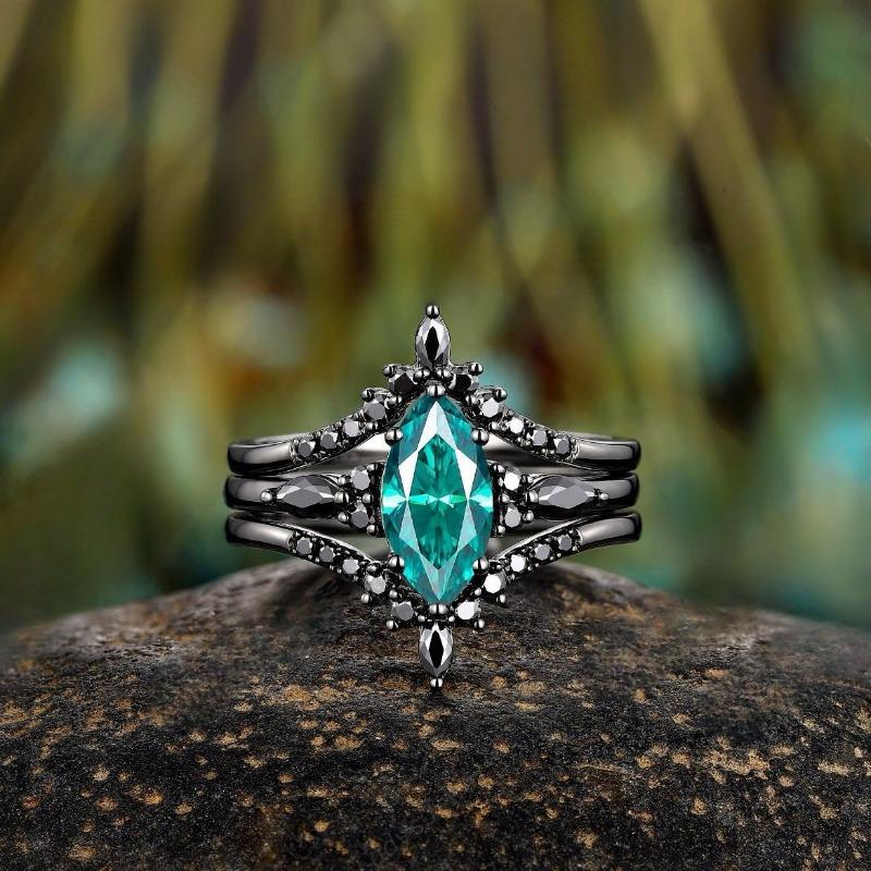 European and American new fashionable green zircon inlaid personalized light luxury versatile women's three-piece ring