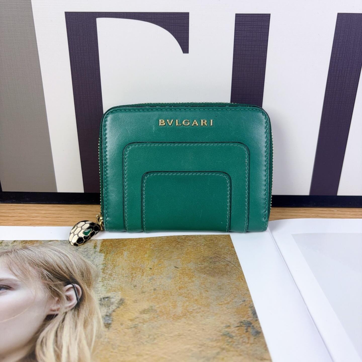 [Pre-Owned] Serpenti Forever Logo Short Zipper Calfskin Card Holder Wallet - Very Good #12WXRVO ONE SIZE