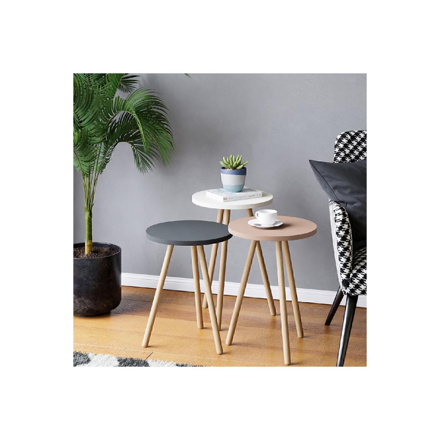 

Красочный журнальный столик с тройным вложением, деревянные ножки, круглый пастельный дизайн, серый, белый, капучино