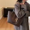 Retro Commuter Large-capacity Underarm Bag Women's New Fashionable and Popular Shoulder Bag Simple Personalized Portable Tote Bag