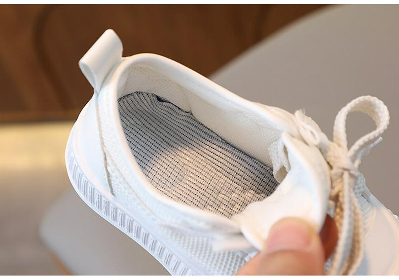 2025 Spring Korean Style Children's White Breathable Sports Shoes - Fashionable, Soft Sole for Toddlers and Young Kids.