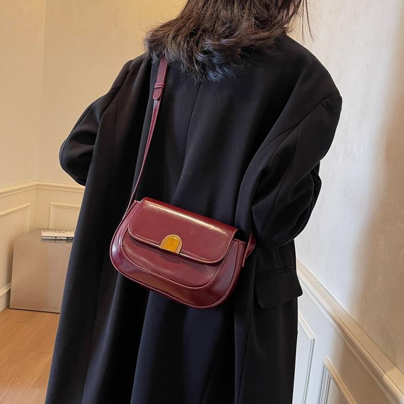 Women's bag niche high-end retro red bag 2025 new simple small square bag versatile shoulder messenger bag
