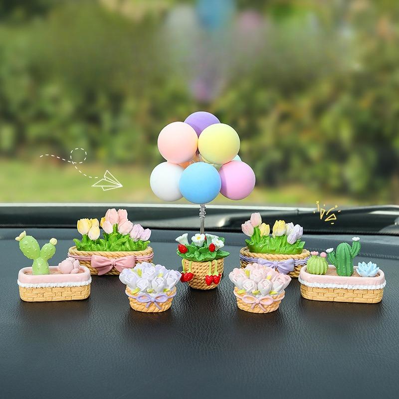 Hyacinth Multi-leaf Small Figurine, Cartoon Mini Car, Center Console Decoration, Strawberry Cute Car Accessory Figurine