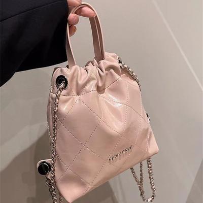 Design de nicho grande capacidade estilo fragrância pequena corrente de losango mochila 2023 nova cor sólida casual versátil bolsa de mão