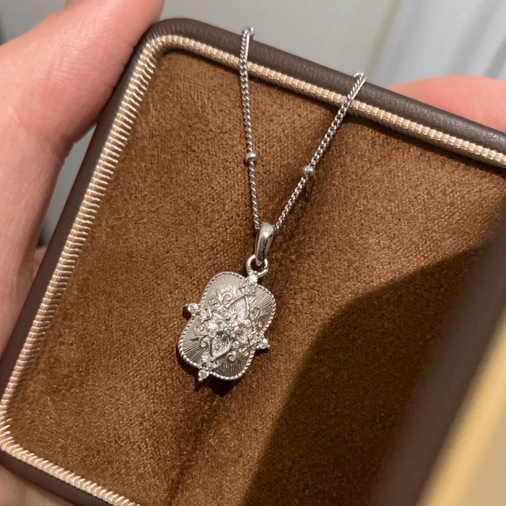 S925 Silver French Retro Iris Necklace Femininity Light Luxury Brushed Craftsmanship Exquisite Pendant Necklace