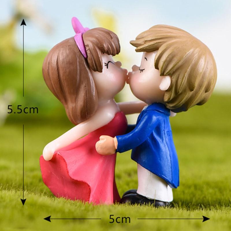 Sweety Lover Couple Chair Figurines Miniatures Fairy Garden Home Decor Desk Garden Decorative Craft Resin Craft Scene Decoration