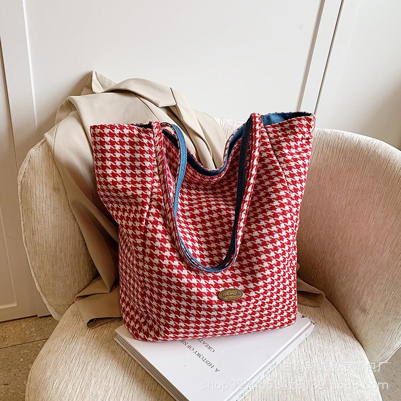 

Manufacturer s leisure popular big bag women s 2025 new double-sided shoulder bag large-capacity tote bag рожевий