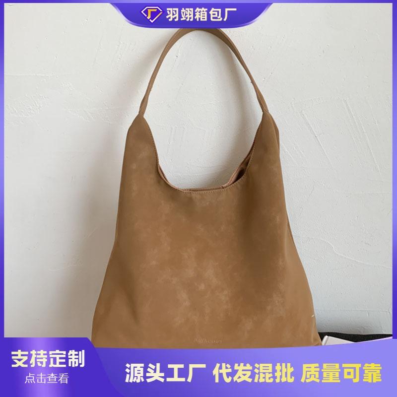 Retro bag women's large-capacity new autumn and winter versatile simple shoulder mother and child bag commuter tote bag