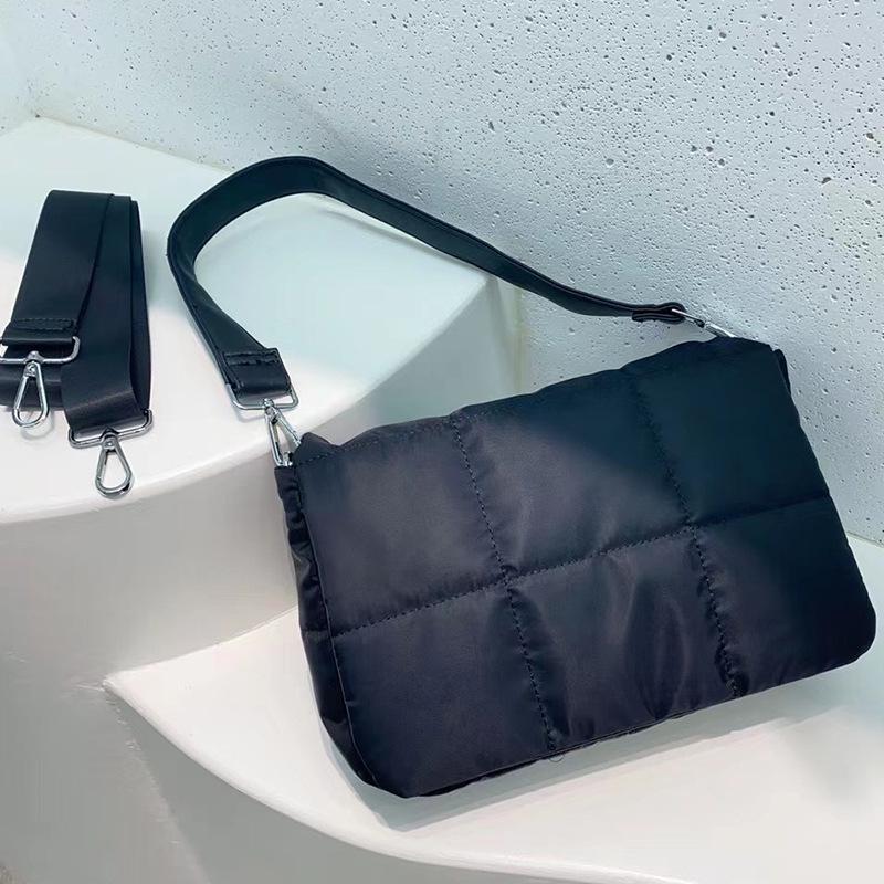 

Новая женская нейлоновая сумка через плечо, сложенная, с вышитыми ромбами, сумка подмышкой, нишевый дизайн, простые сумки