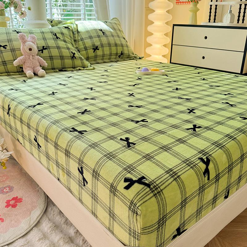 Soft Bedsheet Warmth Fitted Sheet Cartoon Style Bed Linen Velvet Bed Cover Sheets with Elastic Band Drap De Lit (No Pillowcase)