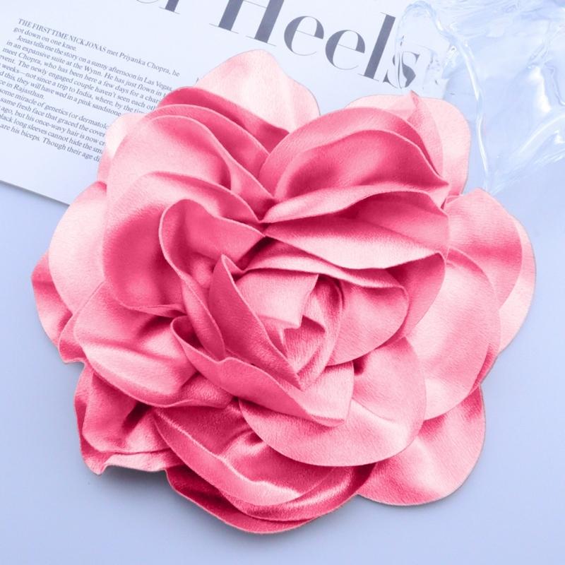 Brosche im französischen Stil Modische Blume Anstecknadel Handgefertigte Seidenblumen Geformte Anstecknadel Schmuckaccessoire für Frauen