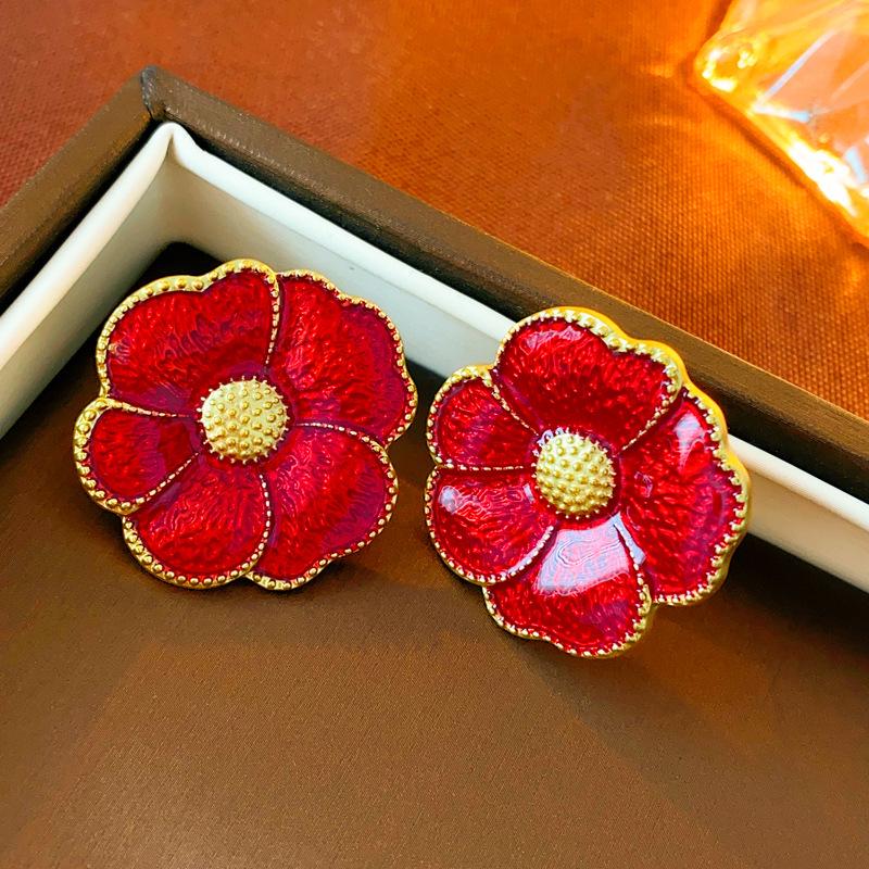 Silver Needle Vintage Geometric Court Style Light Luxury Retro Stud Earrings for Women