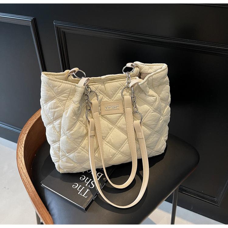 Large capacity rhombus padded cotton tote bag women's new shoulder handbag versatile commuter bag